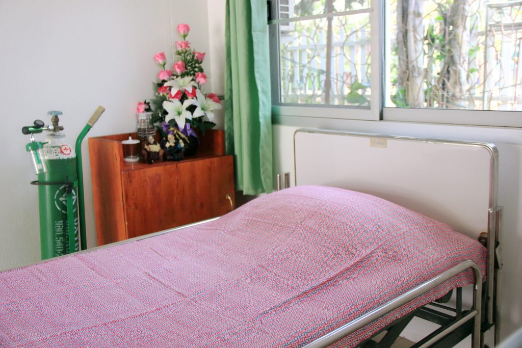 ตัวอย่างห้องพักเดี่ยวโซนหน้า "ศู่นย์ดูแลผู้สูงอายุบัวเผื่อนโฮมแคร"